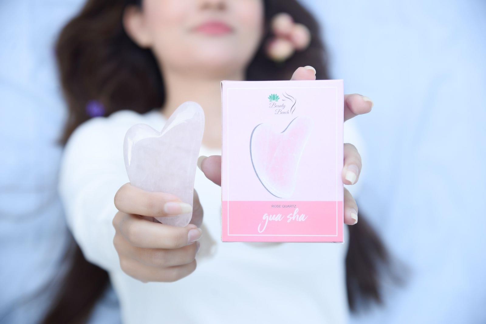 GUA SHA - ROSE QUARTZ CRYSTAL FACIAL LIFTING TOOL